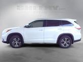Thumbnail of 2016 Blizzard Pearl Toyota Highlander
