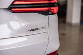 Thumbnail of 2024 Mineral White Metallic BMW X5
