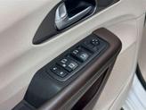 Thumbnail of 2018 Bright White Clearcoat Chrysler Pacifica