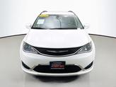 Thumbnail of 2018 Bright White Clearcoat Chrysler Pacifica