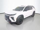 Thumbnail of 2025 Iridescent Pearl Tricoat Chevrolet Traverse