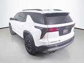 Thumbnail of 2025 Iridescent Pearl Tricoat Chevrolet Traverse