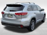 Thumbnail of 2017 Celestial Silver Metallic Toyota Highlander