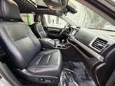 Thumbnail of 2017 Celestial Silver Metallic Toyota Highlander