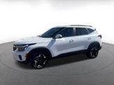 Thumbnail of 2025 Snow White Pearl Kia Seltos