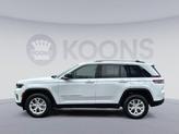 Thumbnail of 2023 Bright White Clearcoat Jeep Grand Cherokee