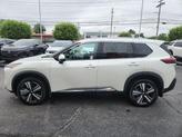Thumbnail of 2021 Pearl White Tricoat Nissan Rogue