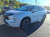 Thumbnail of 2022 White Diamond Mitsubishi Outlander