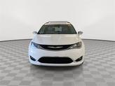 Thumbnail of 2017 Bright White Clearcoat Chrysler Pacifica
