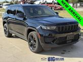 Photo of 2023 Diamond Black Crystal Pearlcoat Jeep Grand Cherokee