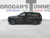 Photo of 2025 Diamond Black Crystal Pearlcoat Jeep Grand Cherokee L