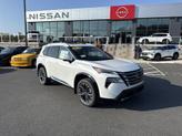 Photo of 2026 Everest White Pearl Tricoat Nissan Rogue