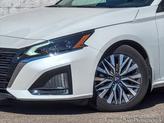 Thumbnail of 2023 Pearl White Tricoat Nissan Altima