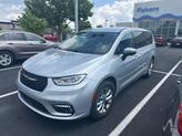 Photo of 2023 Silver Mist Clearcoat Chrysler Pacifica
