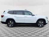 Thumbnail of 2025 Opal White Pearl Effect Volkswagen Atlas