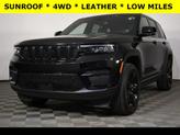 Photo of 2023 Diamond Black Crystal Pearlcoat Jeep Grand Cherokee