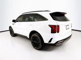 Thumbnail of 2022 Glacial White Pearl Kia Sorento
