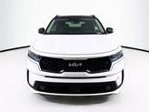 Thumbnail of 2022 Glacial White Pearl Kia Sorento