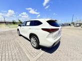 Thumbnail of 2021 Blizzard Pearl Toyota Highlander