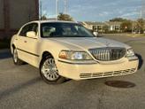 Photo of 2004 White Lincoln Town Car