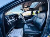 Thumbnail of 2015 Blue Toyota Highlander