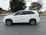 Thumbnail of 2015 White Kia Sorento