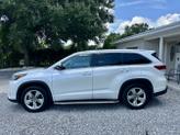 Thumbnail of 2019 White Toyota Highlander
