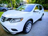 Photo of 2016 White Nissan Rogue