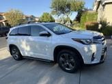 Photo of 2017 White Toyota Highlander