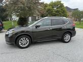 Thumbnail of 2017 Green Nissan Rogue