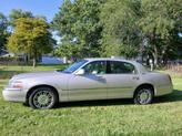 Photo of 2008 Silver Lincoln Town Car