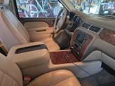 Thumbnail of 2010 White Chevrolet Suburban