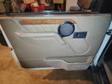 Thumbnail of 1998 White Land Rover Discovery