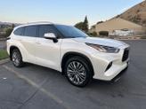 Photo of 2021 White Toyota Highlander