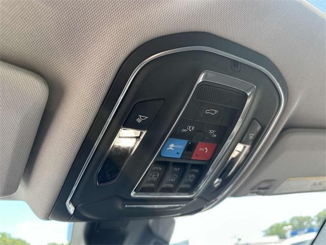 Photo of 2022 Metallic Jeep Grand Cherokee