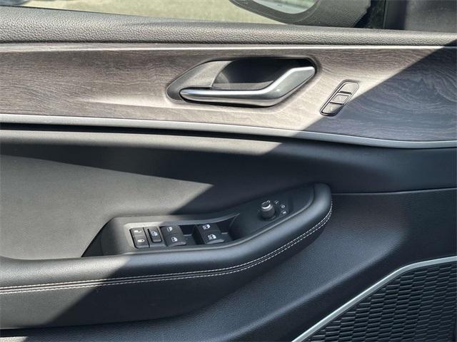 Photo of 2022 Metallic Jeep Grand Cherokee