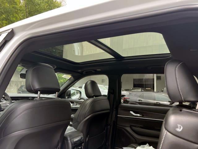Photo of 2025 Bright White Jeep Grand Cherokee L