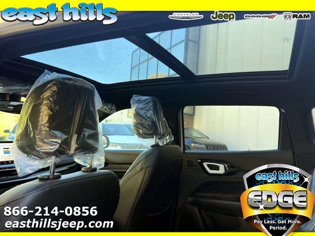 Photo of 2025 Bright White Jeep Compass