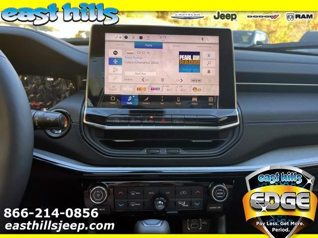 Photo of 2025 Bright White Jeep Compass