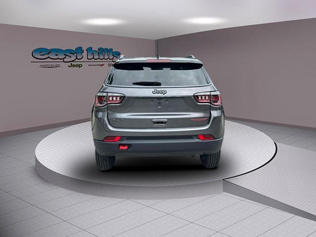 Photo of 2022 Granite Crystal Clearcoat Metallic Jeep Compass