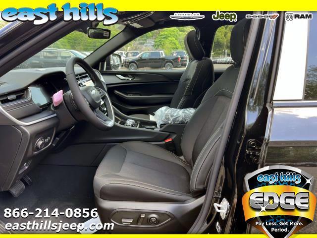 Photo of 2025 Diamond Black Jeep Grand Cherokee L