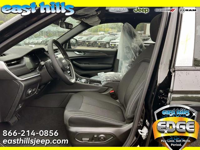 Photo of 2025 Diamond Black Jeep Grand Cherokee