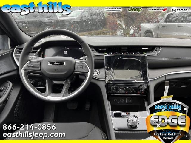 Photo of 2025 Diamond Black Jeep Grand Cherokee