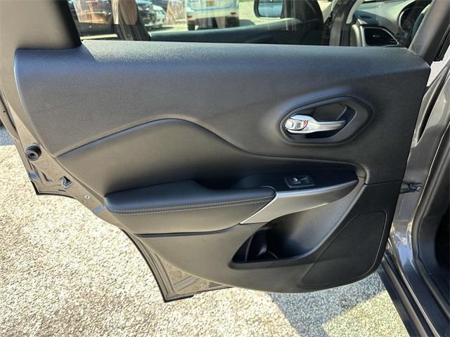 Photo of 2021 Granite Crystal Clearcoat Metallic Jeep Cherokee