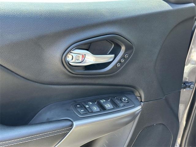Photo of 2021 Granite Crystal Clearcoat Metallic Jeep Cherokee