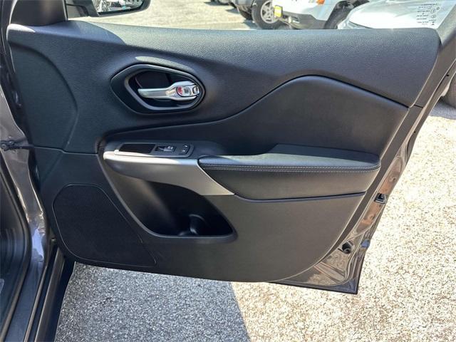 Photo of 2021 Granite Crystal Clearcoat Metallic Jeep Cherokee
