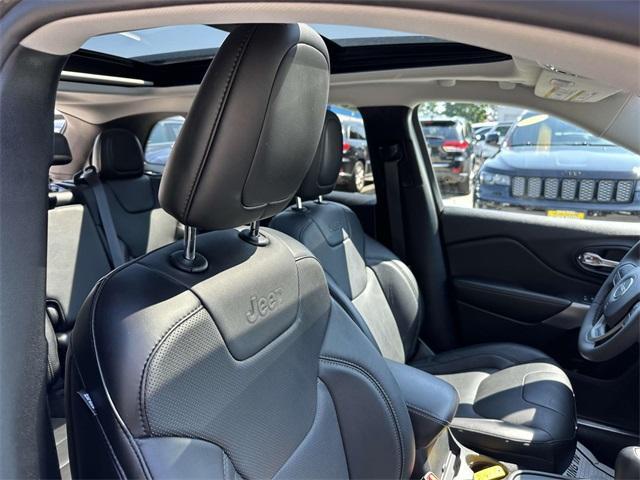 Photo of 2021 Granite Crystal Clearcoat Metallic Jeep Cherokee