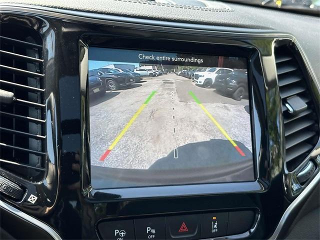 Photo of 2021 Granite Crystal Clearcoat Metallic Jeep Cherokee