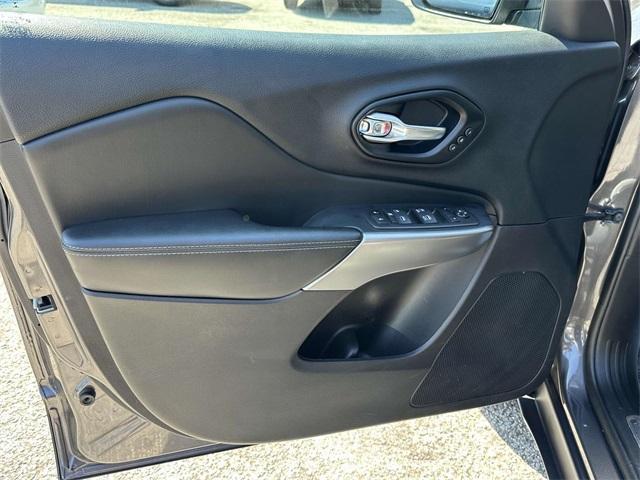 Photo of 2021 Granite Crystal Clearcoat Metallic Jeep Cherokee