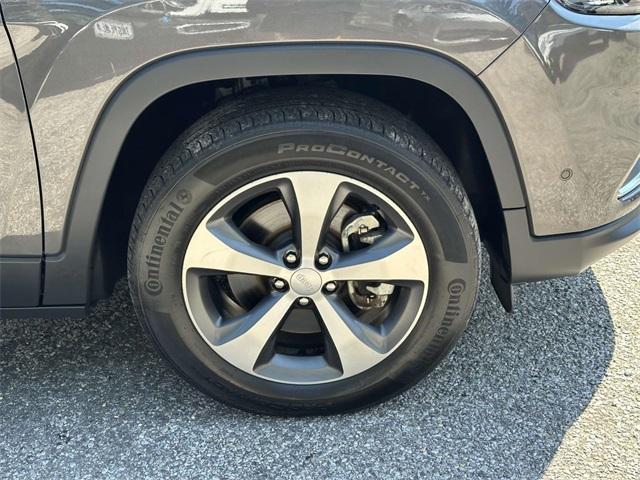 Photo of 2021 Granite Crystal Clearcoat Metallic Jeep Cherokee